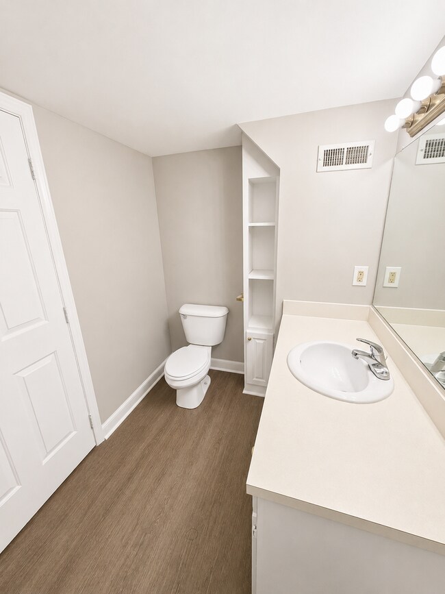 Building Photo - Three bedroom, 2.5 bath house in Graham
