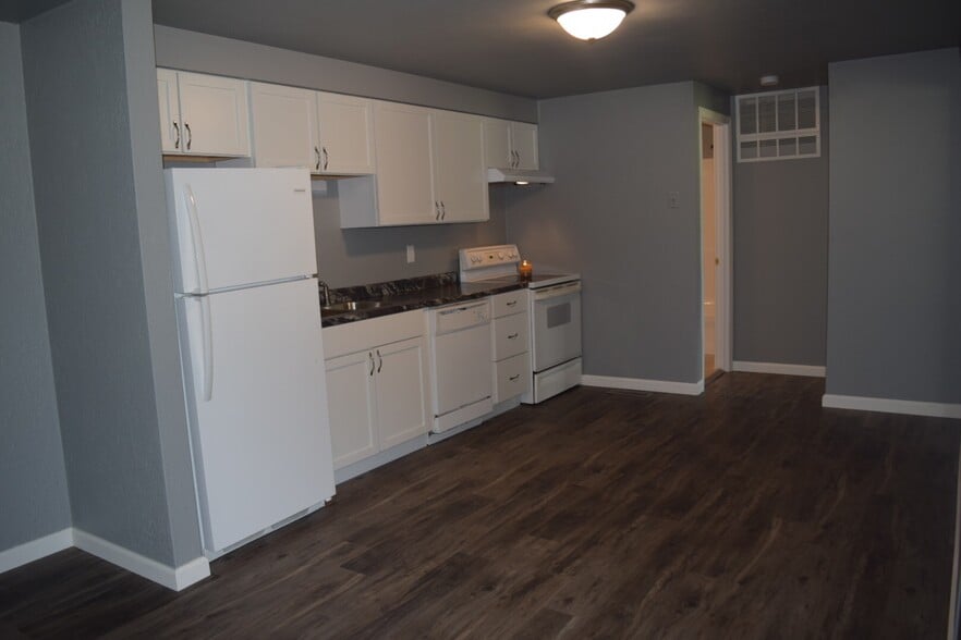 Beautifully remodeled kitchen - 108 Wood Ct