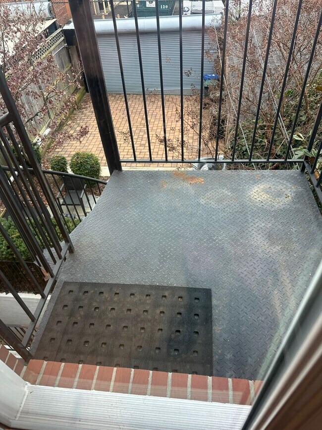 Building Photo - Modern 2 Bedroom, 2 Bathroom Penthouse with Parking in Historic LeDroit Park