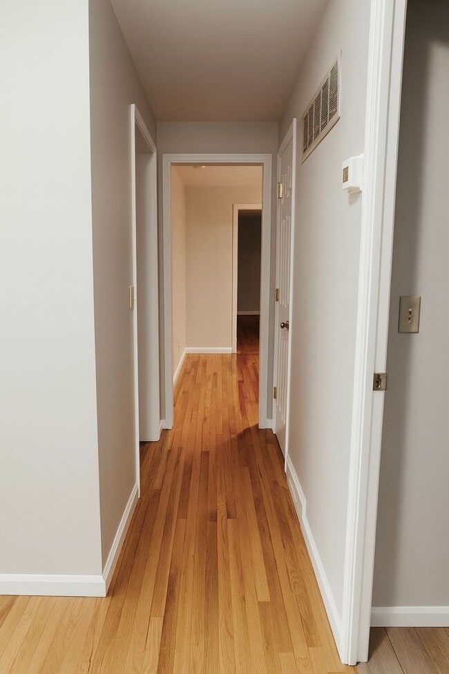 Building Photo - 2 Bedroom 2 Bath Home on Lake Delta For Rent!