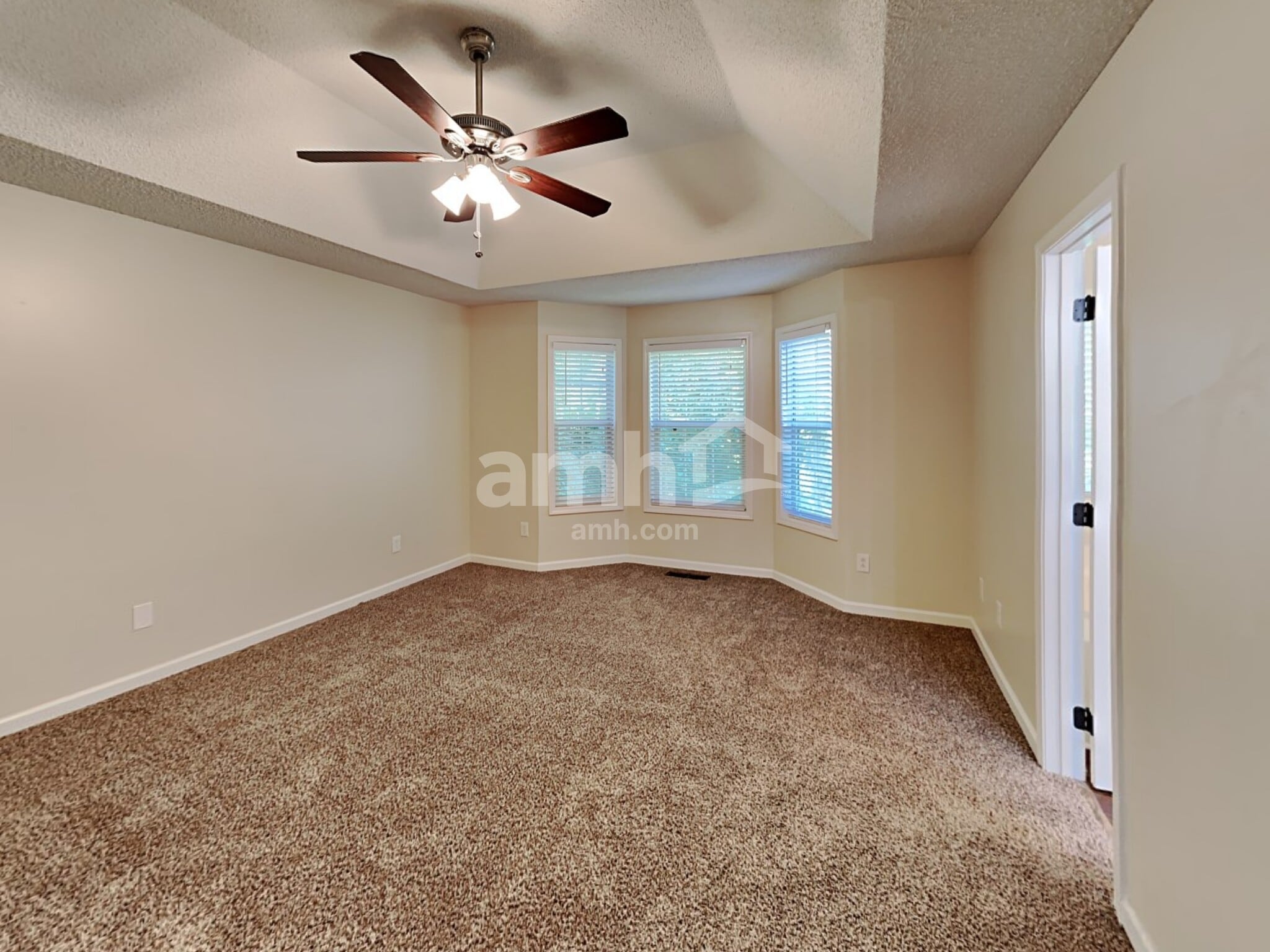 Building Photo - 1017 Queensbury Run