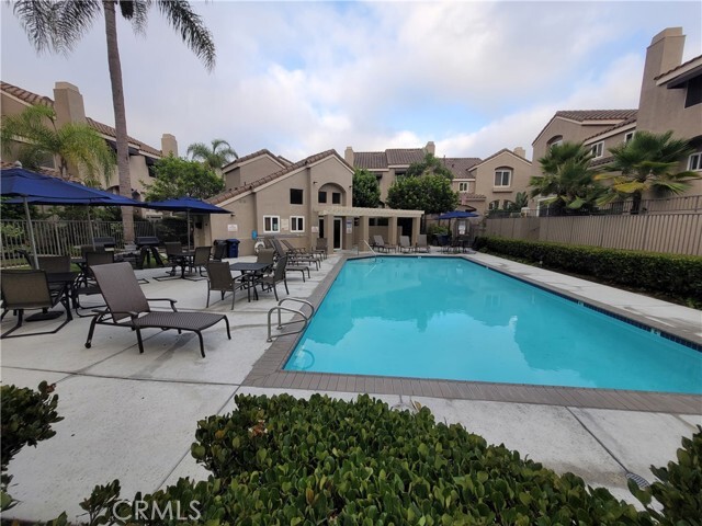 Building Photo - 1329 E Grand Ave