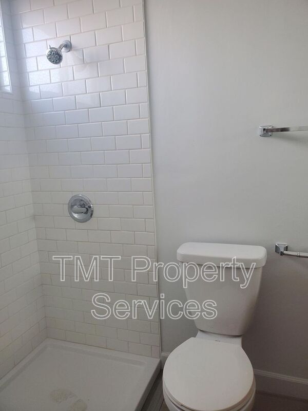 Building Photo - 9002 Salmon Falls Dr