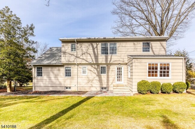 Building Photo - 11 Wordsworth Rd