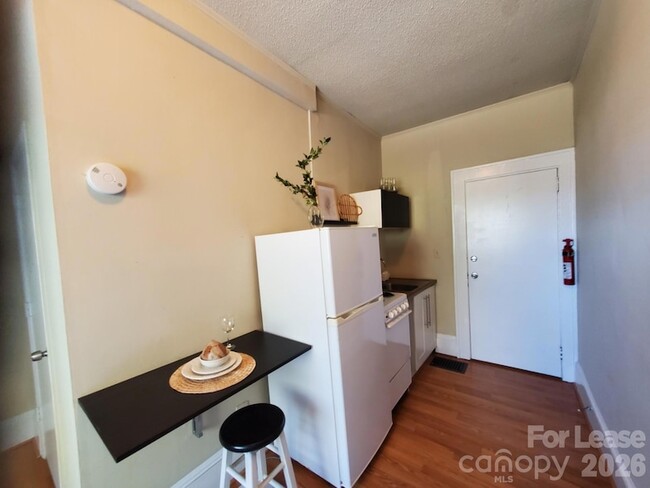 Building Photo - 823 Central Ave