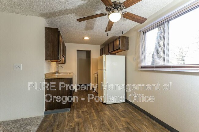 Building Photo - 14140 NE Sandy Blvd