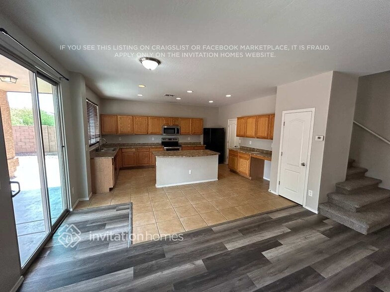 Building Photo - 3115 W Pleasant Ln