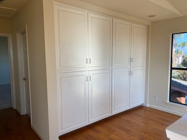 Building Photo - 684 Shamrock Ln