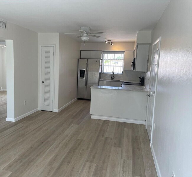Building Photo - 2 BEDROOM 1 BATH | LITTLE HAVANA WITH PARKING