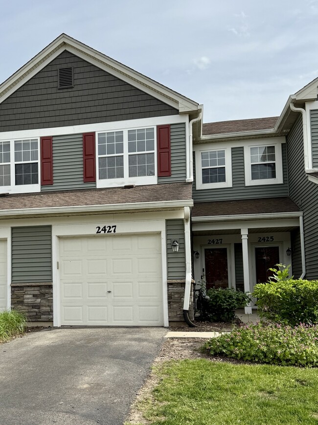 Building Photo - 2427 Golf Ridge Cir