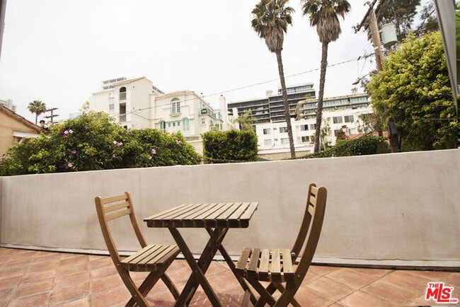 Building Photo - 9042 Phyllis Ave