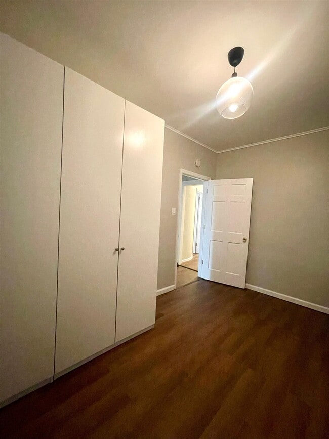 Building Photo - 162 Nelson Ave