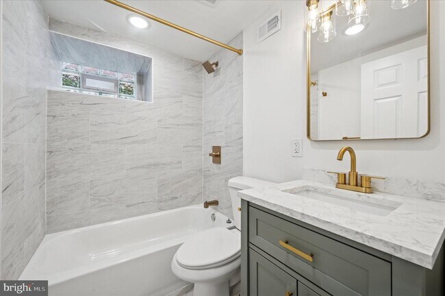 Building Photo - 2534 S 61st St