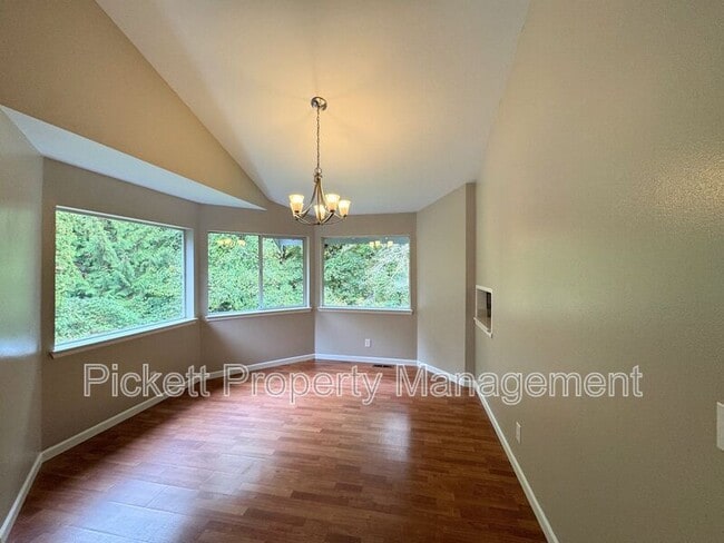 Building Photo - 1081 NE Shadybrook Ct