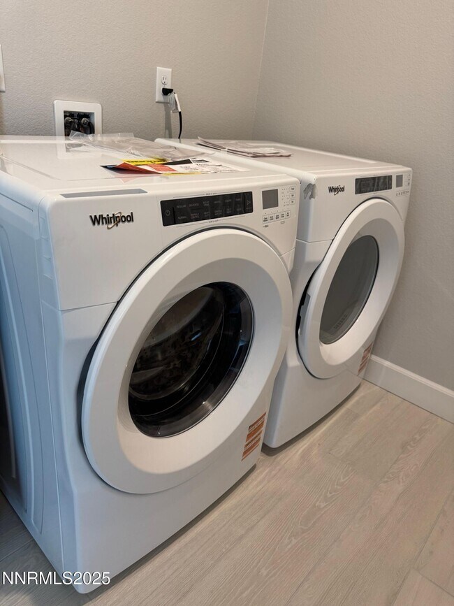 Building Photo - 1521 Golf Club Dr