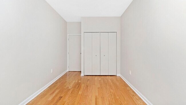 Building Photo - 106 13th St
