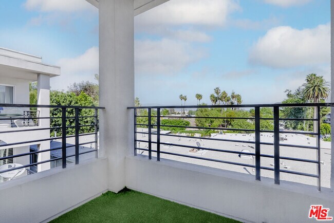 Building Photo - 11115 Acama St