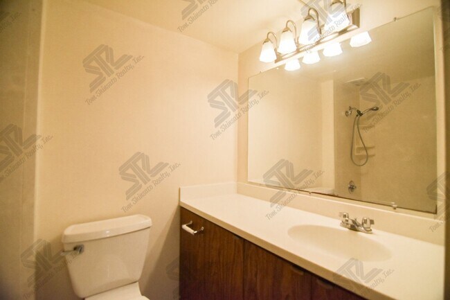 Building Photo - Updated Studio at Kapiolani Terrace