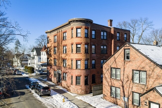 Building Photo - 92 Woodside Terrace