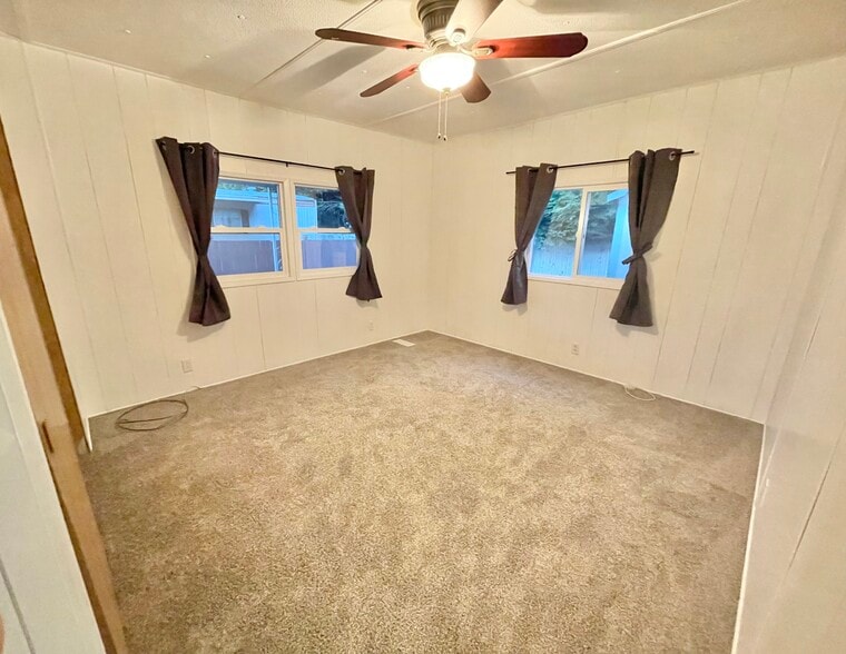 Building Photo - 2322 Tacoma Rd E