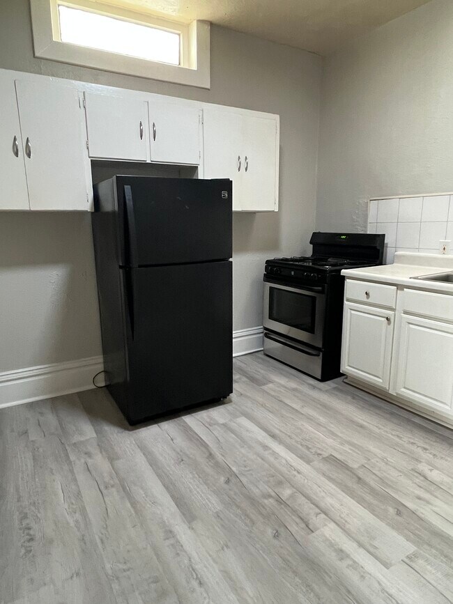 Primary Photo - 2521 Peach St