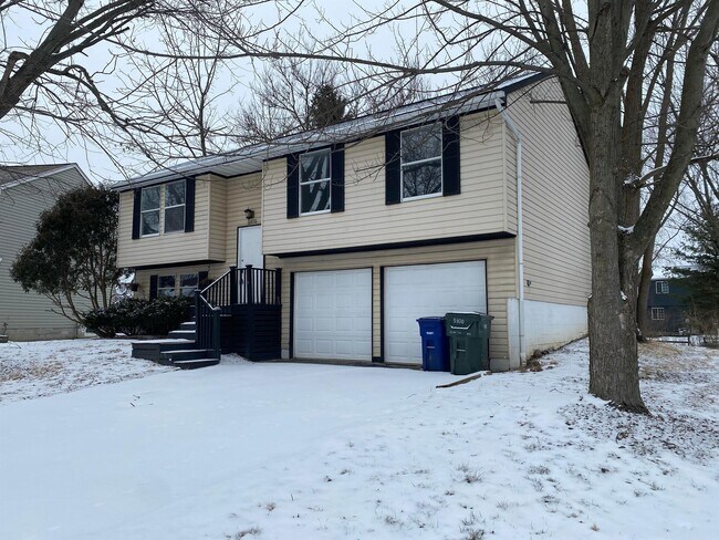 Building Photo - 5970 Almina Dr