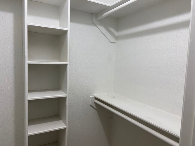Building Photo - 2121 Stone Moss Ln