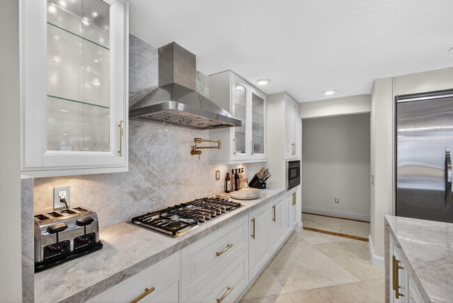 Building Photo - 3800 N Ocean Dr