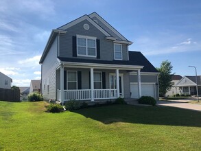 Building Photo - Large Home in Papillion For Rent!