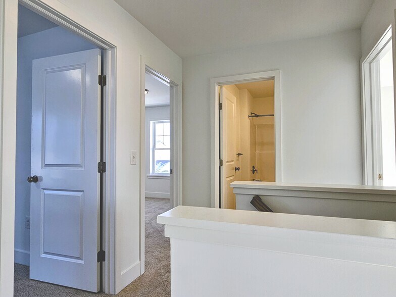 Building Photo - 394 Hensley St