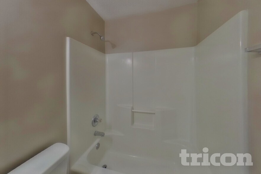 Building Photo - 562 Chisolm Way