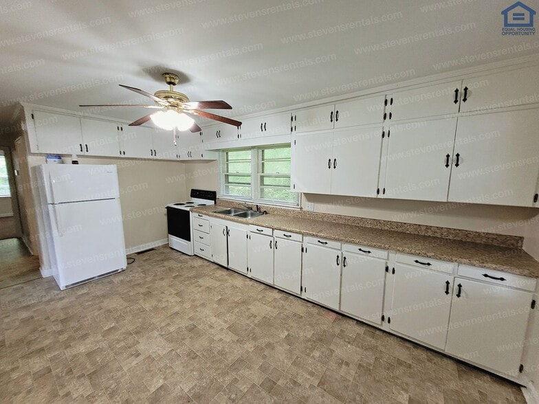 Building Photo - 748 Steakley Dr