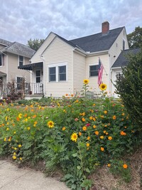 Building Photo - 3 Bedroom, 2 Bathroom House for Rent