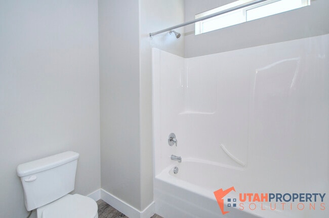 Building Photo - 626 N Sun Peak Dr