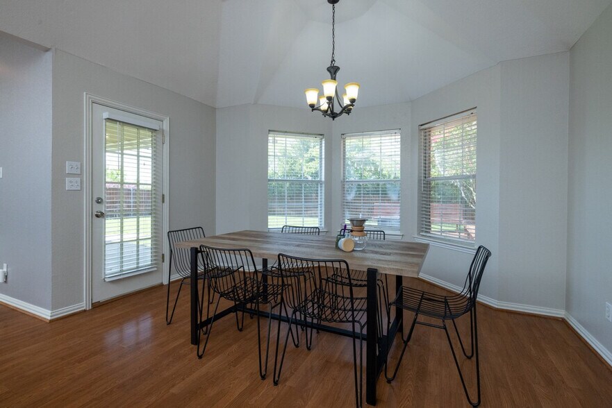 Building Photo - 2512 Coffey Dr