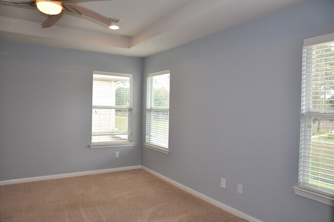 Building Photo - 16018 Limestone Lake Dr