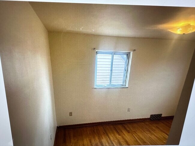 Building Photo - 1649 Westmont Ave
