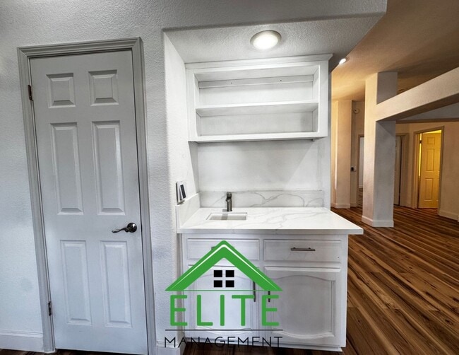 Building Photo - **Stunning Custom Home with Solar and Pool in Prestigious Granite Bay Neighborhood**