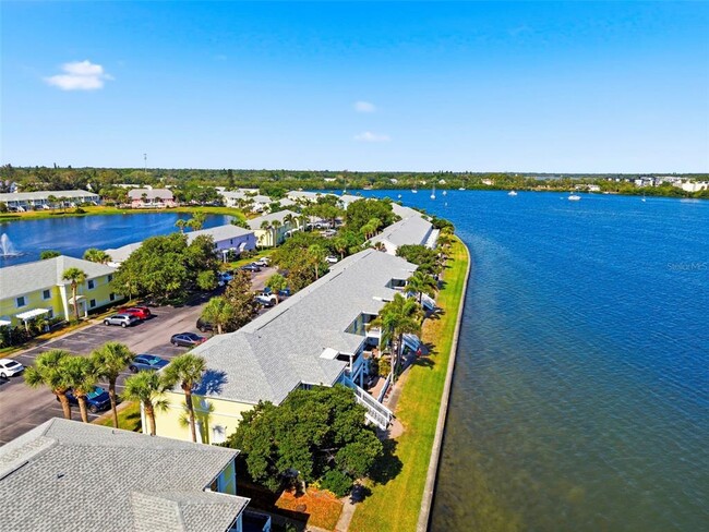 Building Photo - 201 Pompano Dr SE