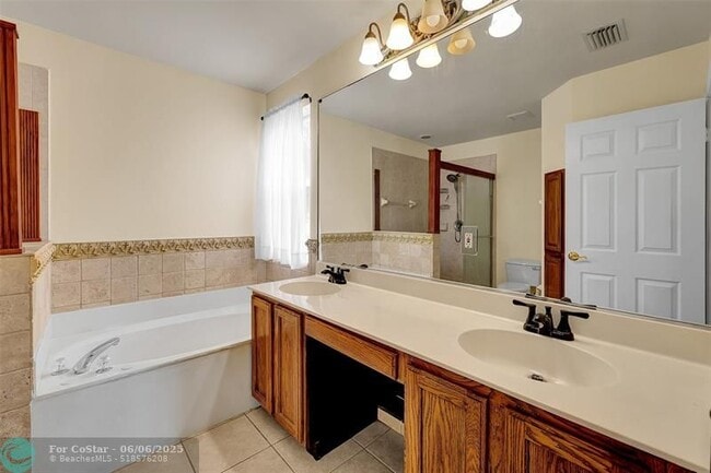 Building Photo - 3829 NW 62nd Ct