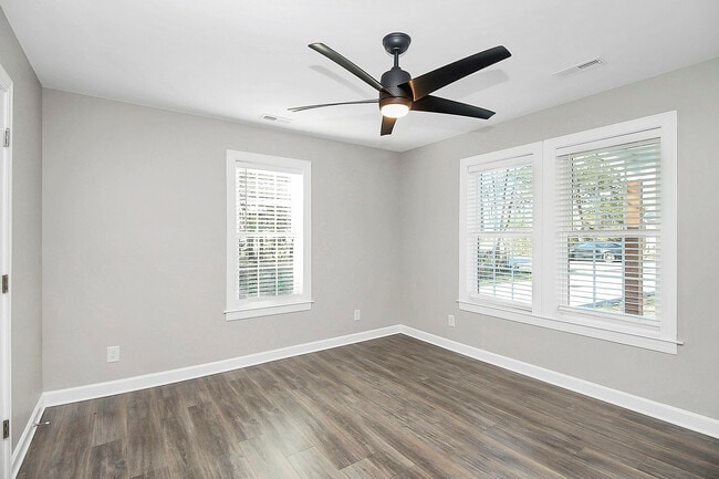 Building Photo - 4044 Dinglewood Ave