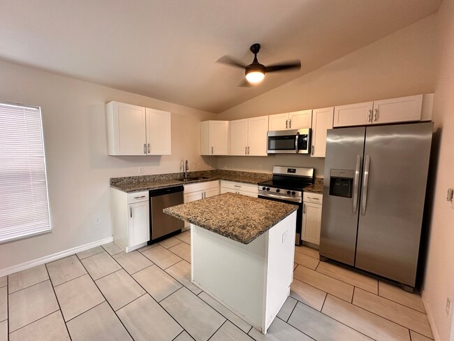 Building Photo - 314 NW 7th Pl