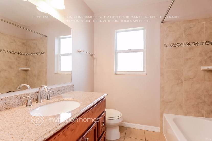 Building Photo - 2512 Casilla Way S