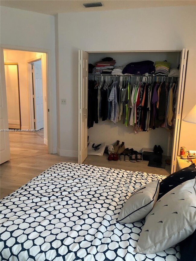 Building Photo - 5800 Coach House Cir