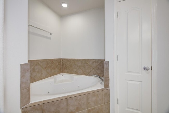 Building Photo - 7439 Hollister Spring