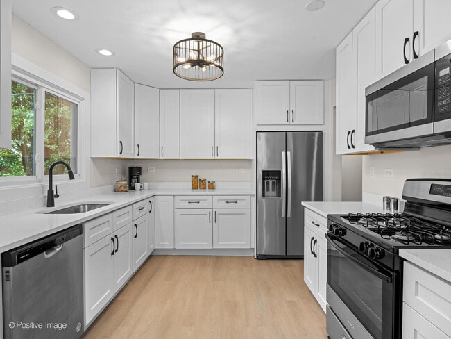 Building Photo - 6950 Longmeadow Ln