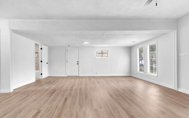 Building Photo - 2919 Normandy Dr