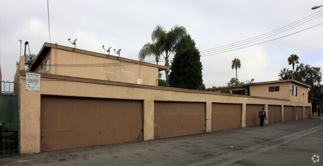 Primary Photo - 2070 S Mountain View Ave