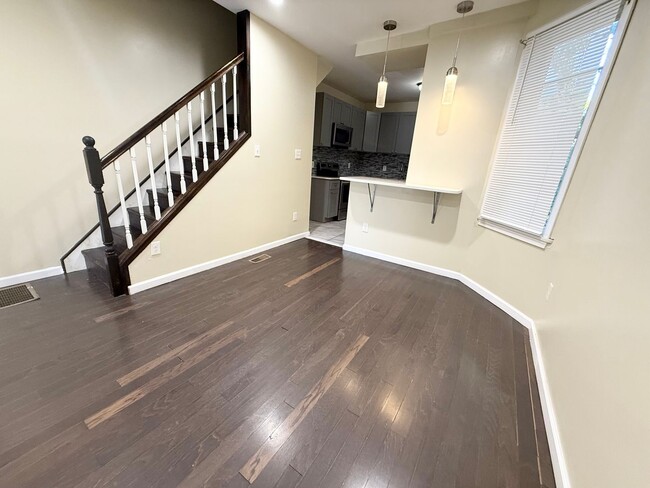 Building Photo - Gorgeous 3-Bedroom Townhome in Elmwood Park! Available NOW!