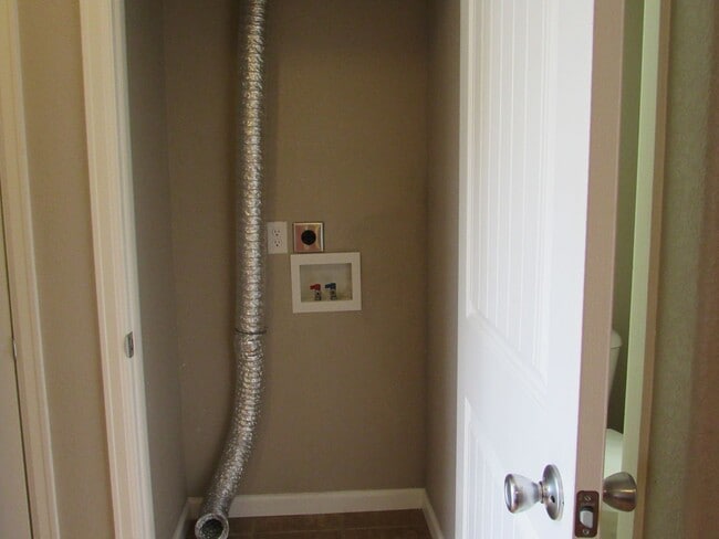 Building Photo - Charming 2 Story Doll House W/Unfinished Basement